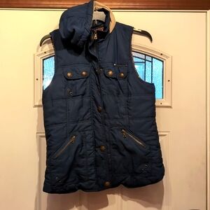 Women's puffy vest